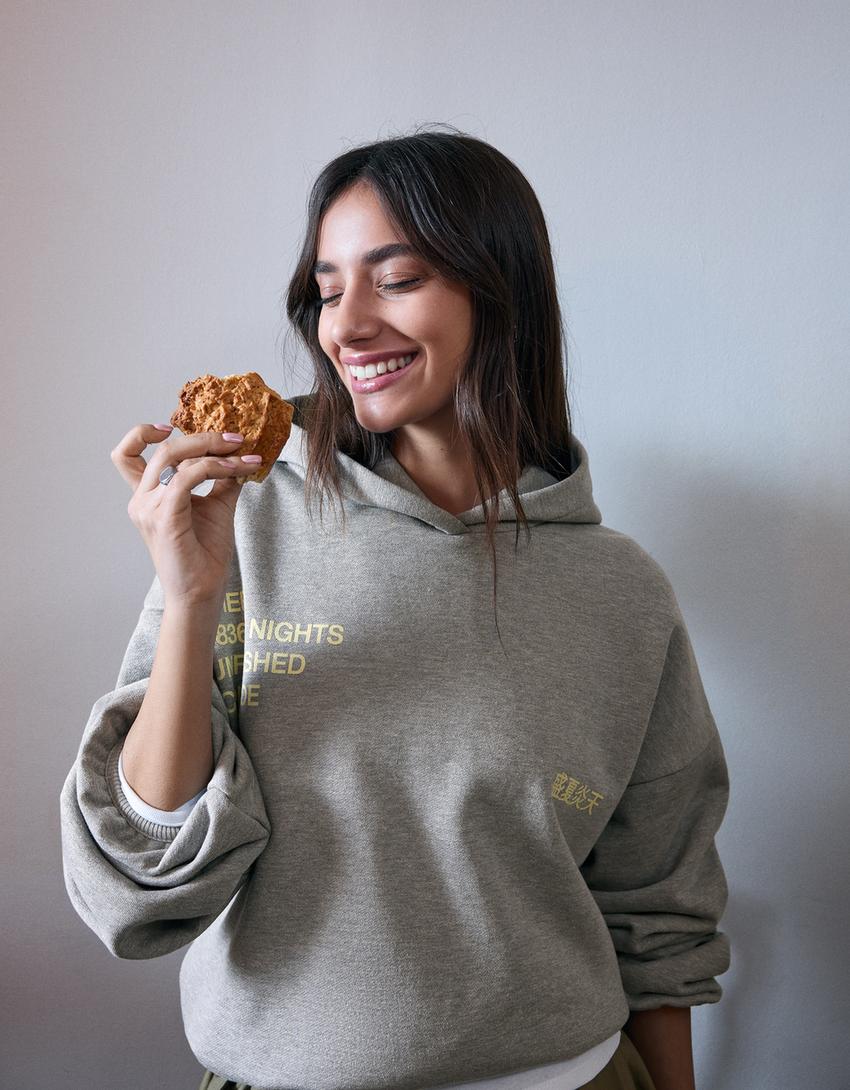 Kapuzenpullover mit Print-Grau