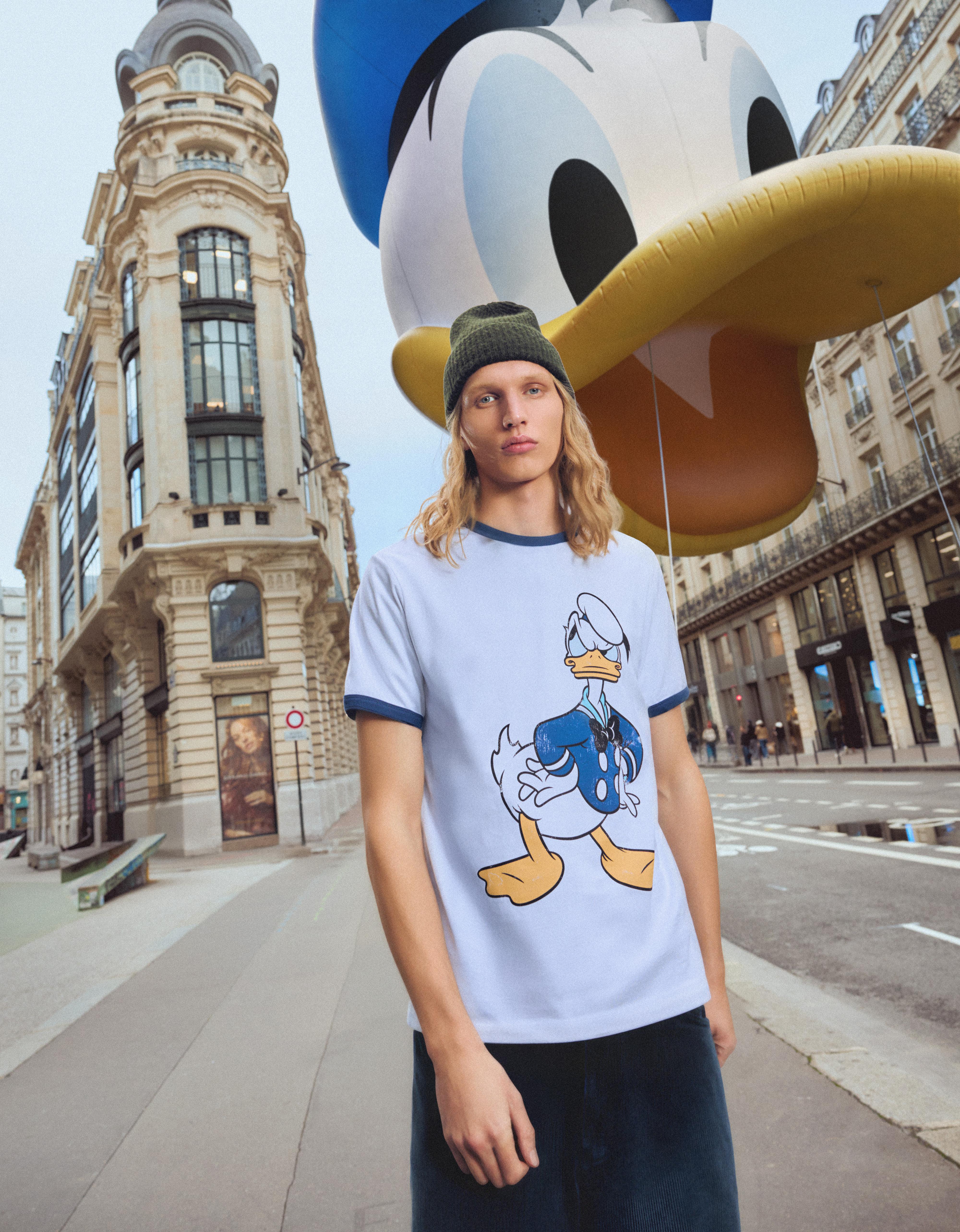 Bershka T-Shirt Mit Donald Duck, Kurzen Ärmeln, Rippbündchen Und Kontrastprint Herren M Weiss