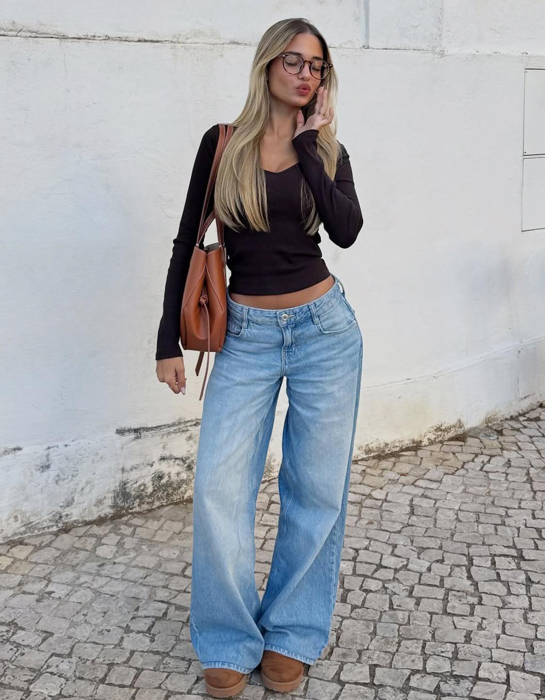 Wide-leg low-waist jeans
