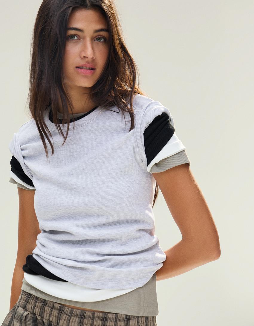 Geripptes Basic T-Shirt-Grau