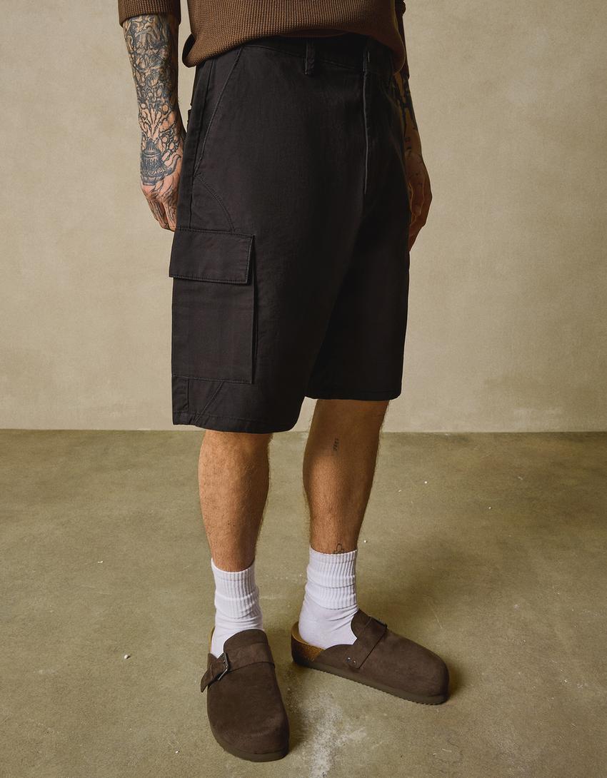 Wide-leg cargo Bermuda shorts-Black