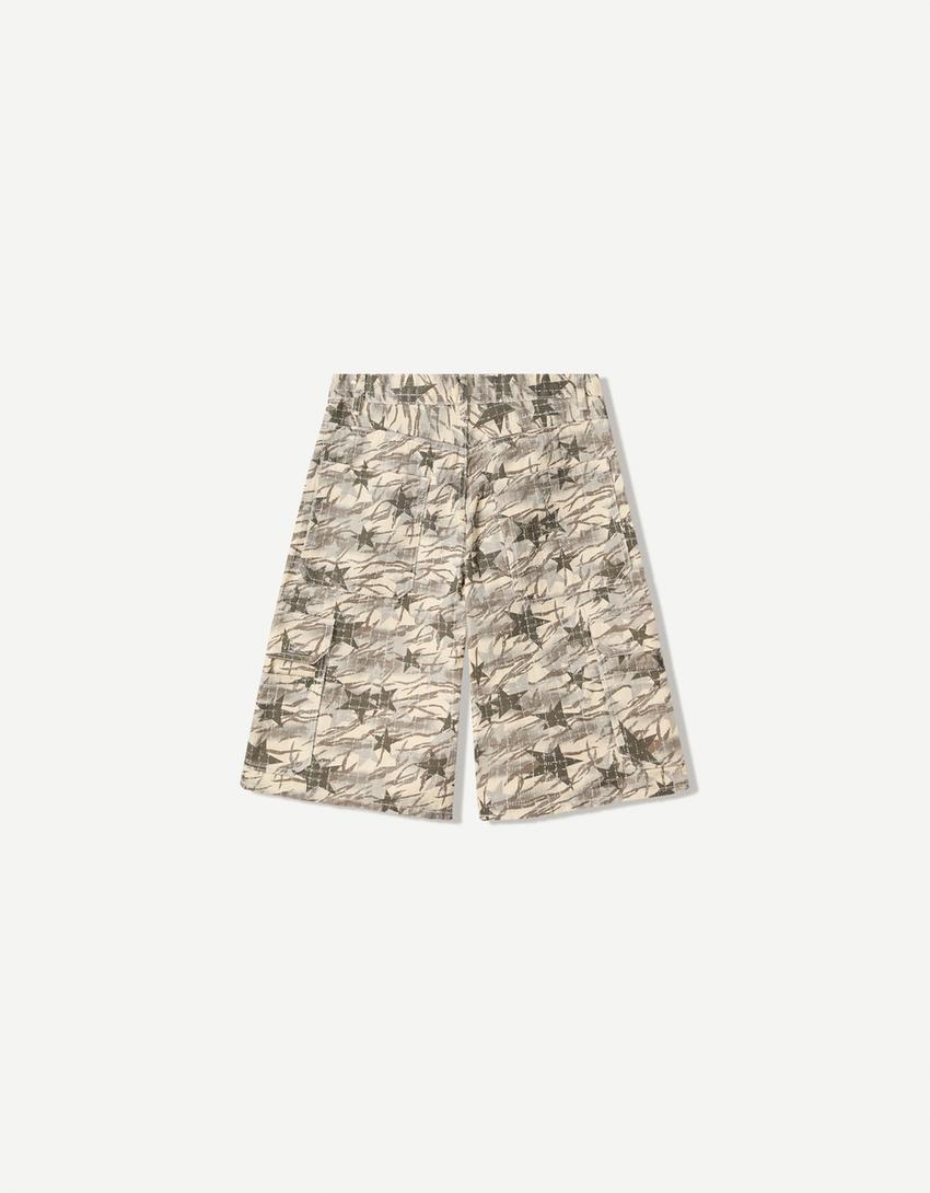 Baggy cargobermudashorts i denim med print-Flødefarver-4