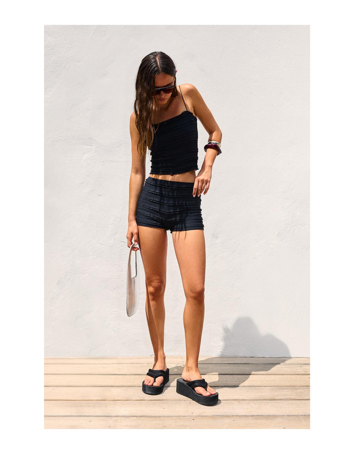 Textured waffle-knit shorts with ruffles