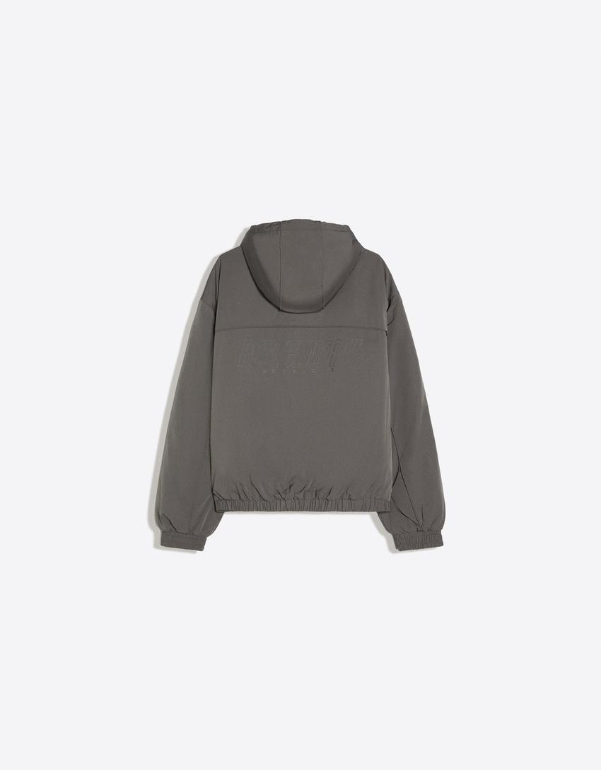 Cazadora técnica capucha-Gris