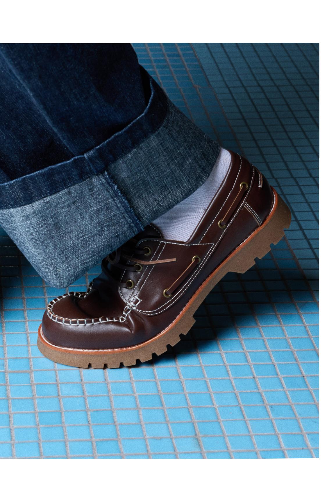 Deck shoes with moc toe