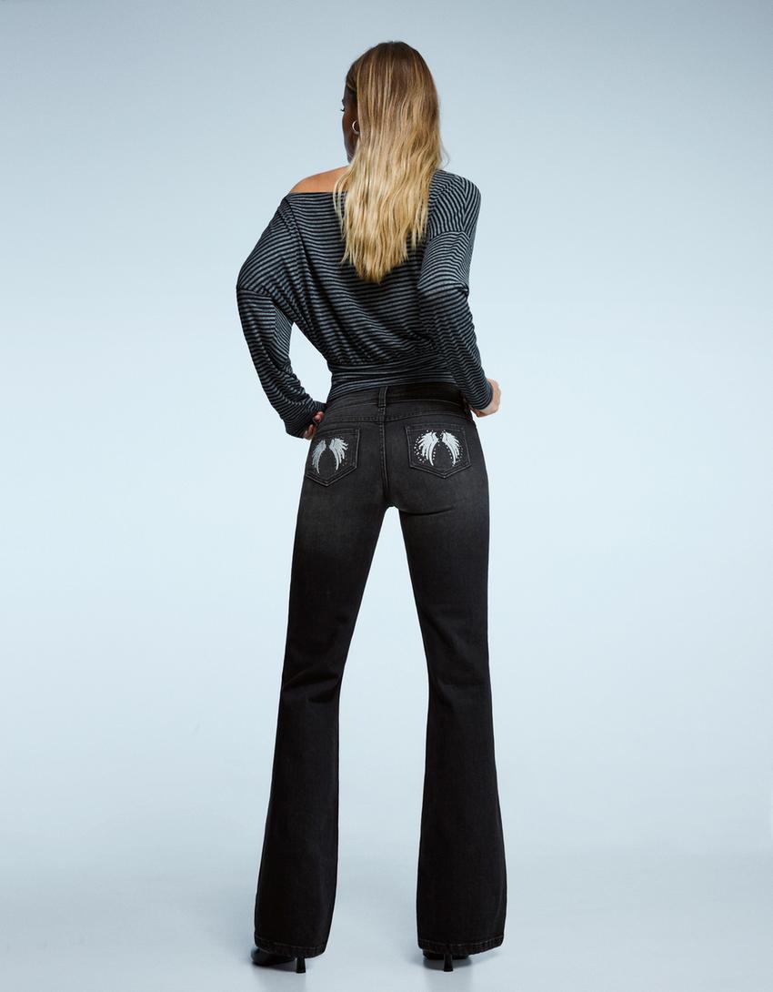 Jeans flare bordado bolsillos-Negro