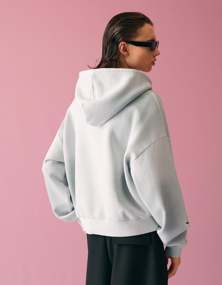 Sudadera capucha cropped print-Gris