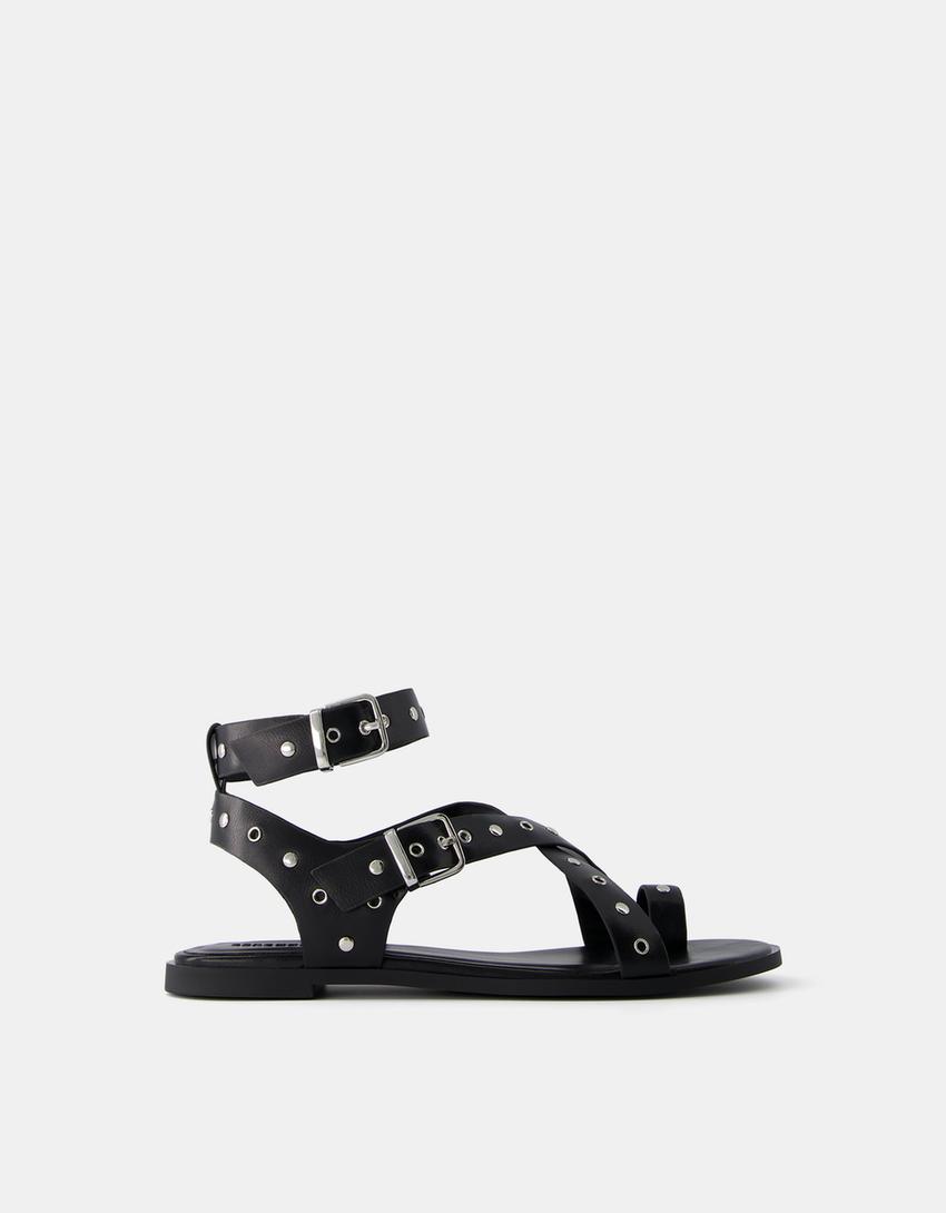 صندل شبشب مسطح بدبابيس معدنية-أسود