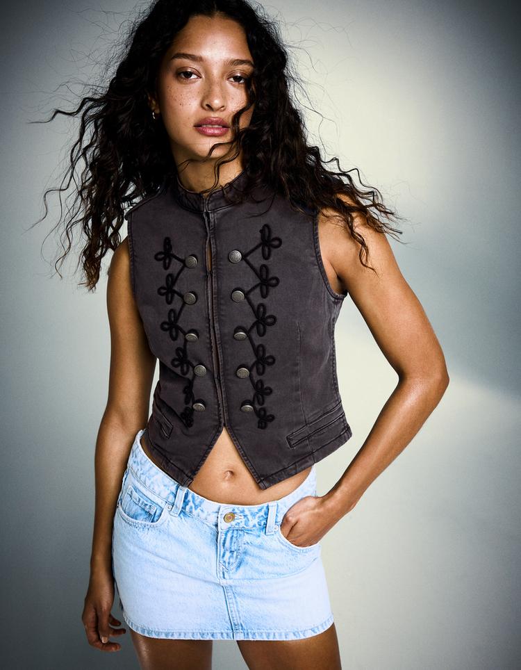 Önü düğmeli yelek