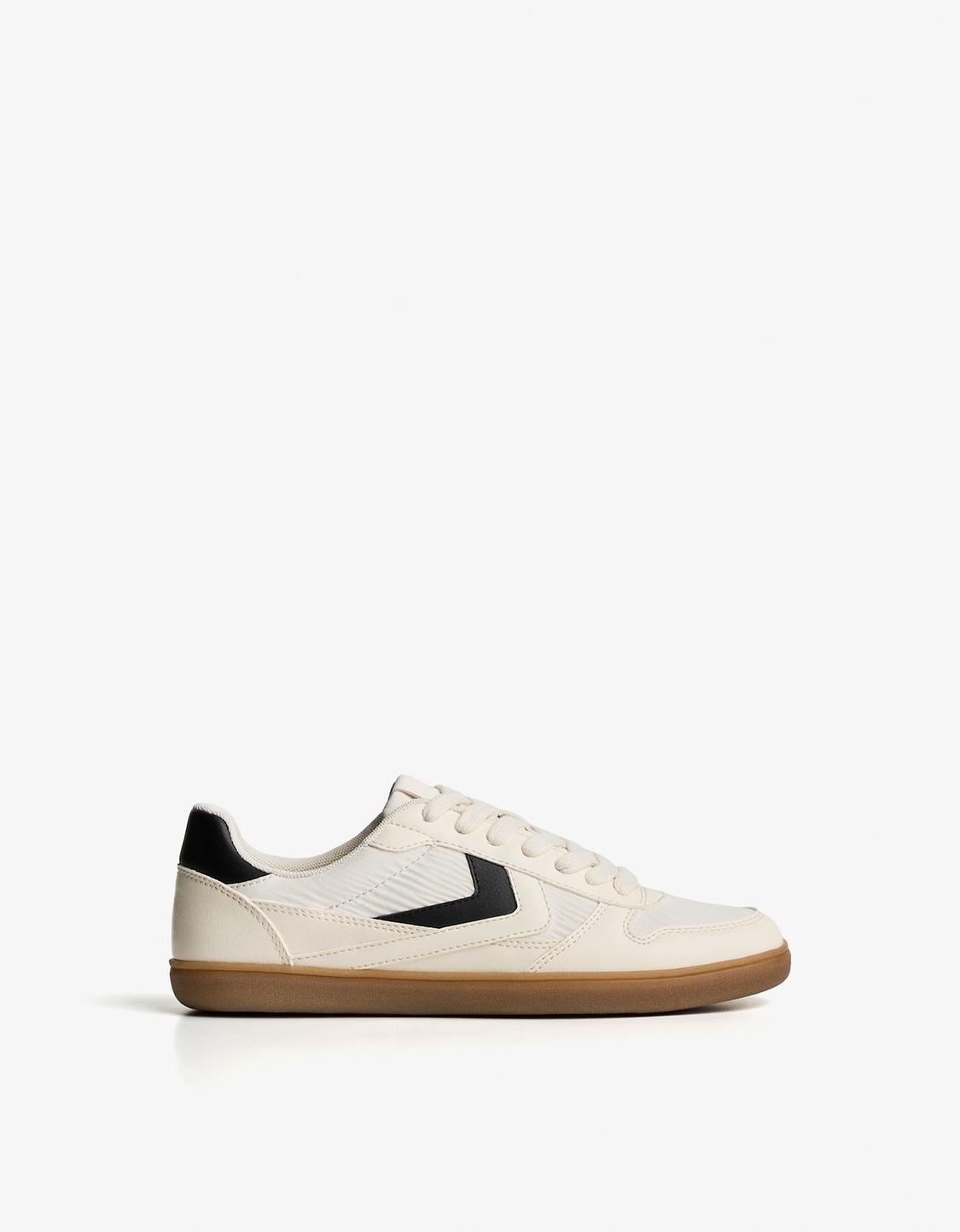 Retro trainers