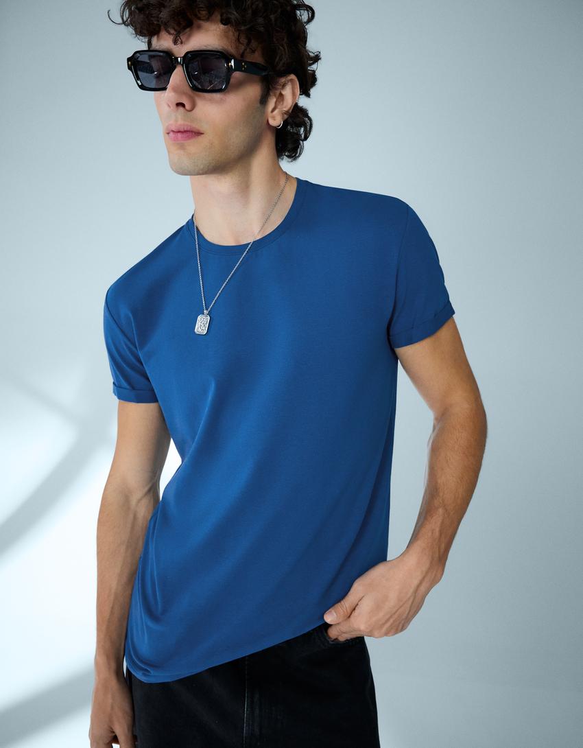 T-Shirt mit umgeschlagenen Ärmeln-Blau