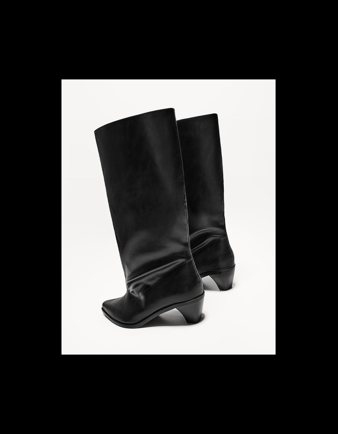 Wide-leg high-heel boots
