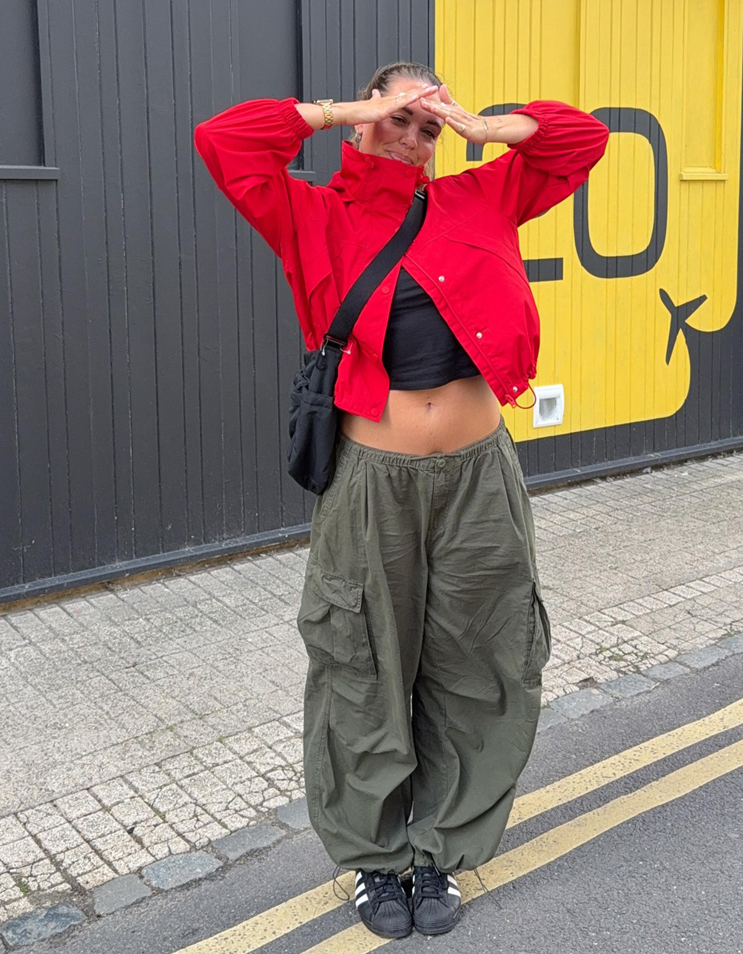 Bershka Cargo-Parachute-Hose Damen L Khaki