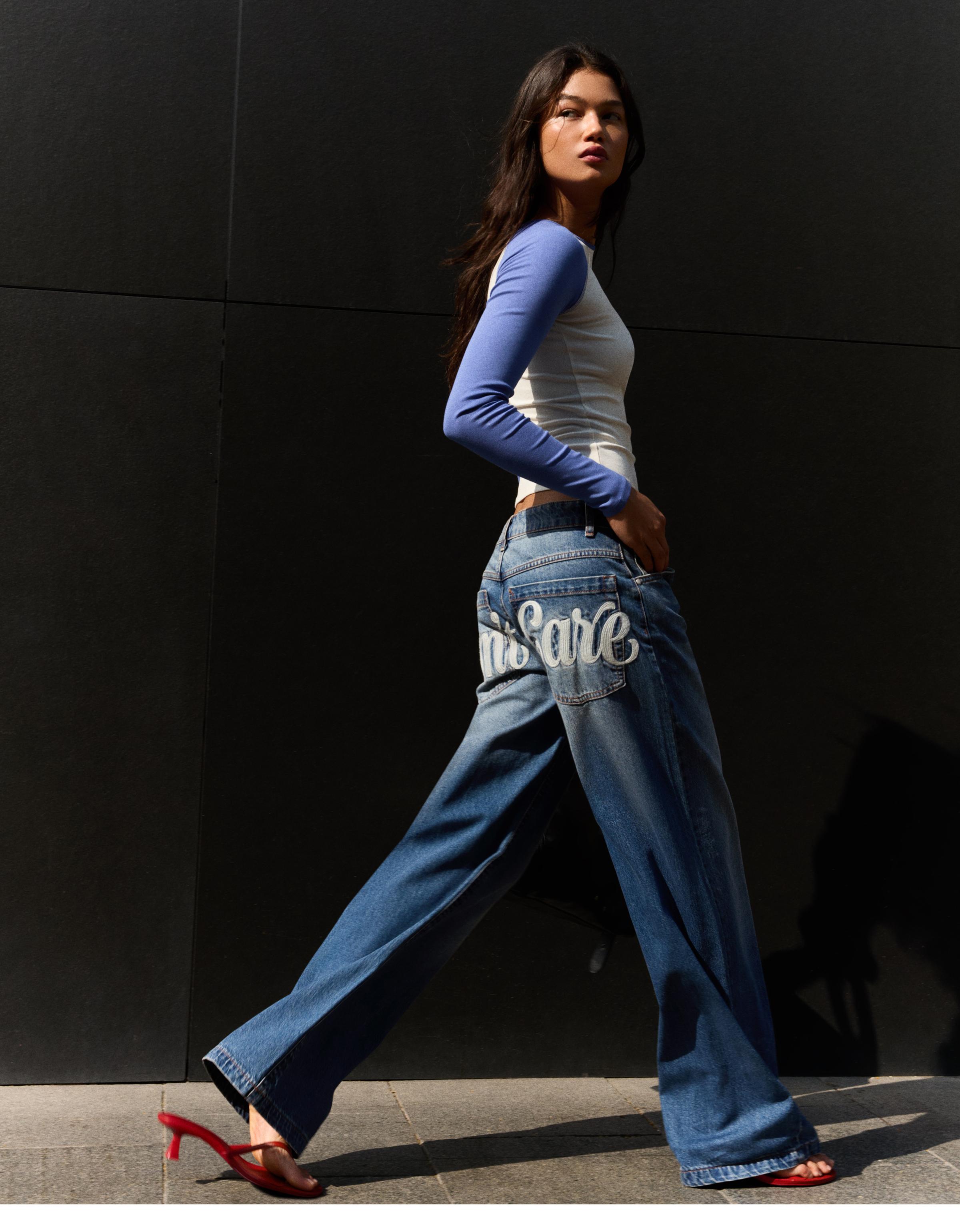Embroidered baggy jeans — Light blue