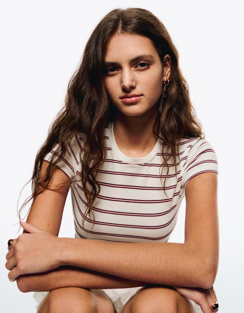 Short sleeve T-shirt with a scoop neck-White