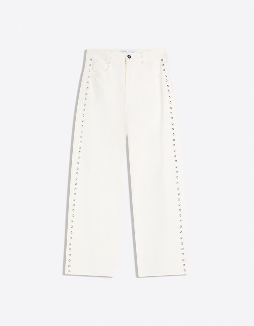 Jeans baggy low-rise dengan stud-Krem