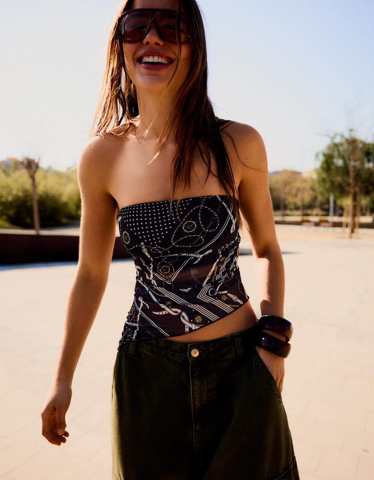 Bershka top bandeau z tiulu czarny