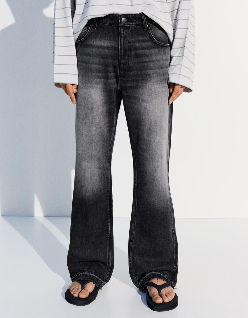 Jeansy o kroju straight flare-Czarny