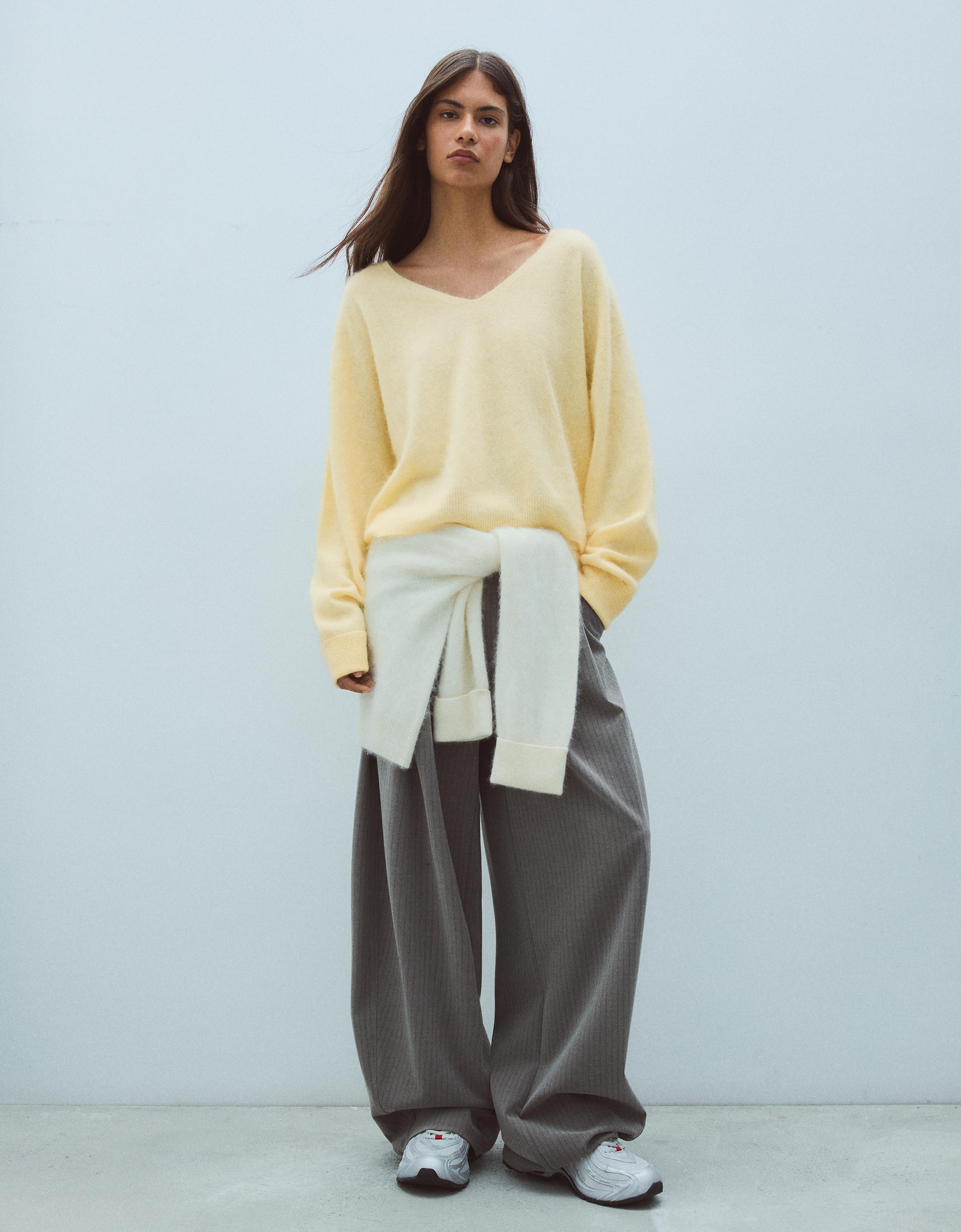 Bershka V yakalı kaşmir yün kazak görsel 5