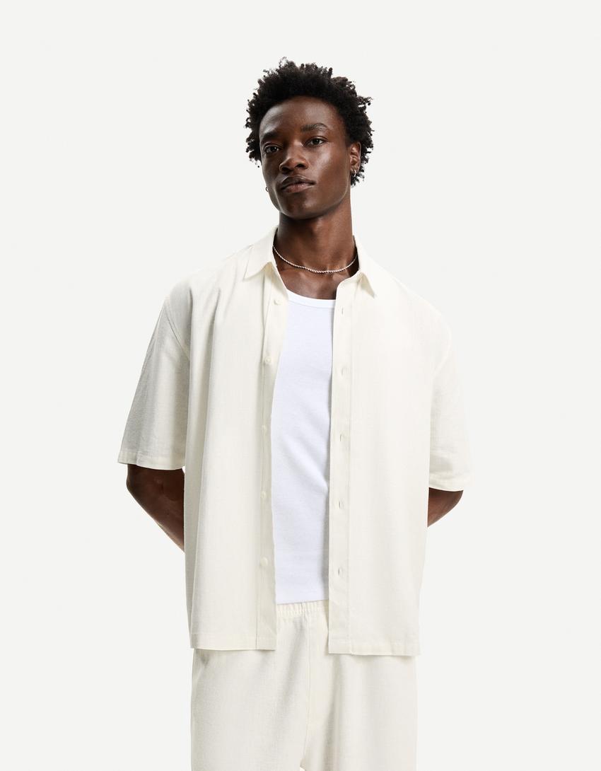 Chemise manches courtes avec lin Chemises Homme Bershka