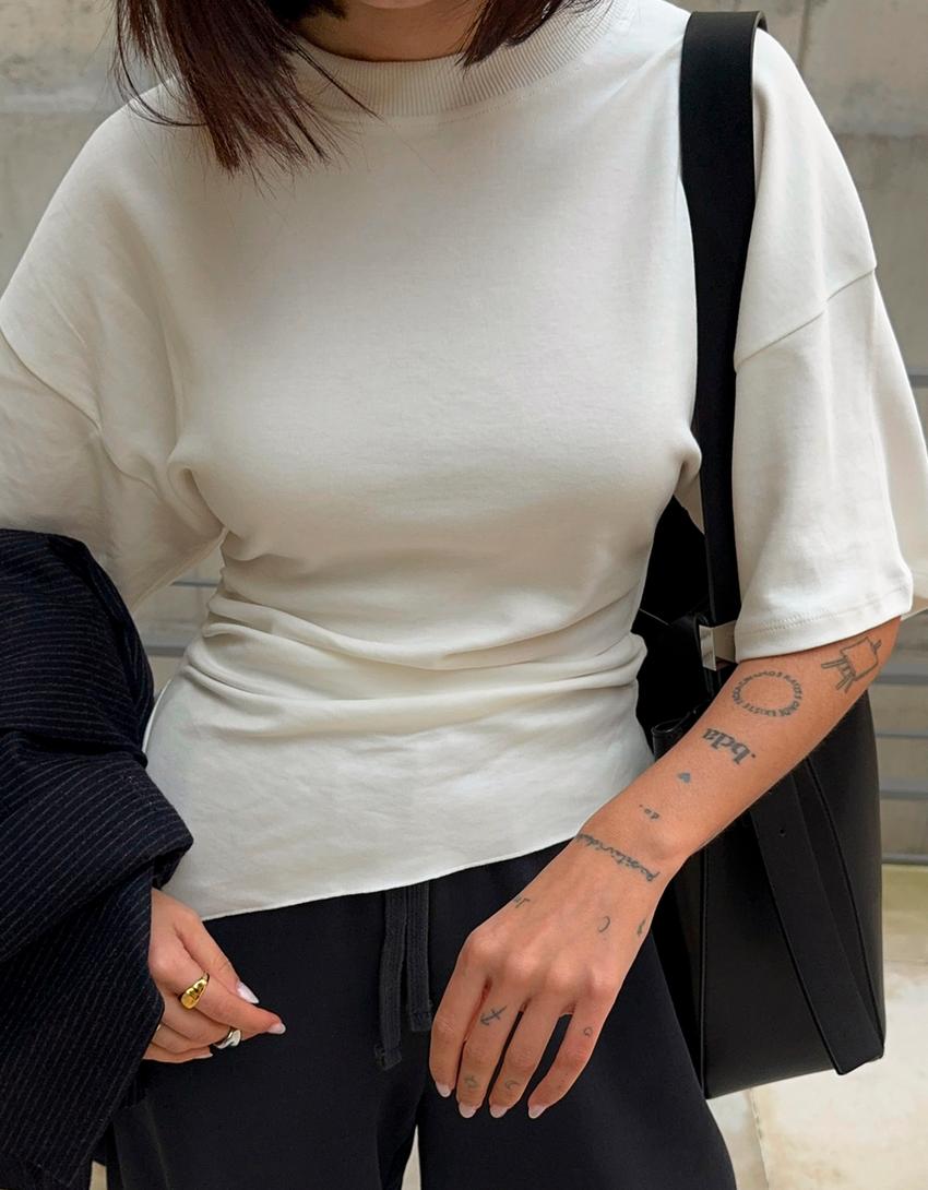 Short sleeve T-shirt with gathering-Off white