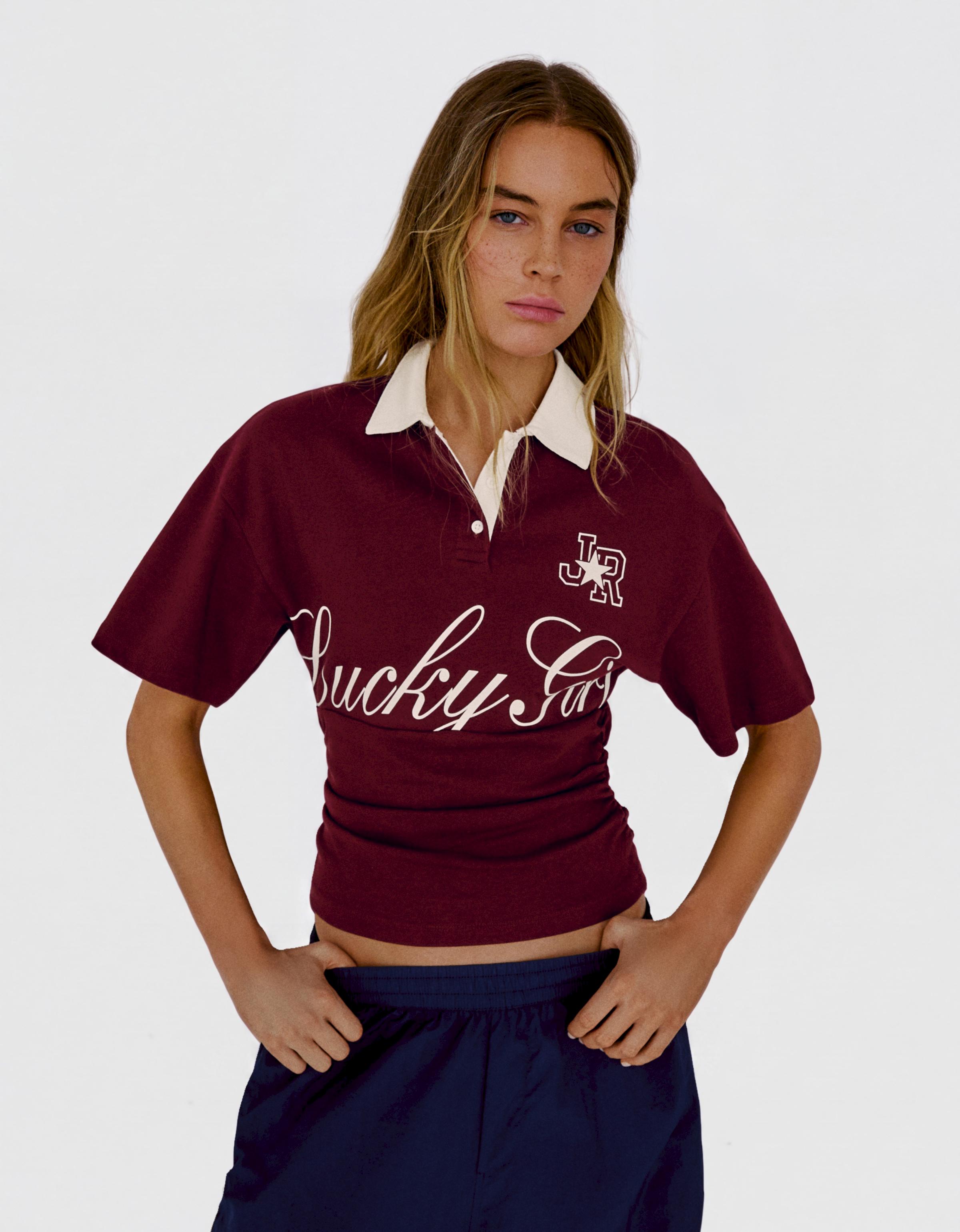 Short sleeve sash print polo shirt — Burgundy
