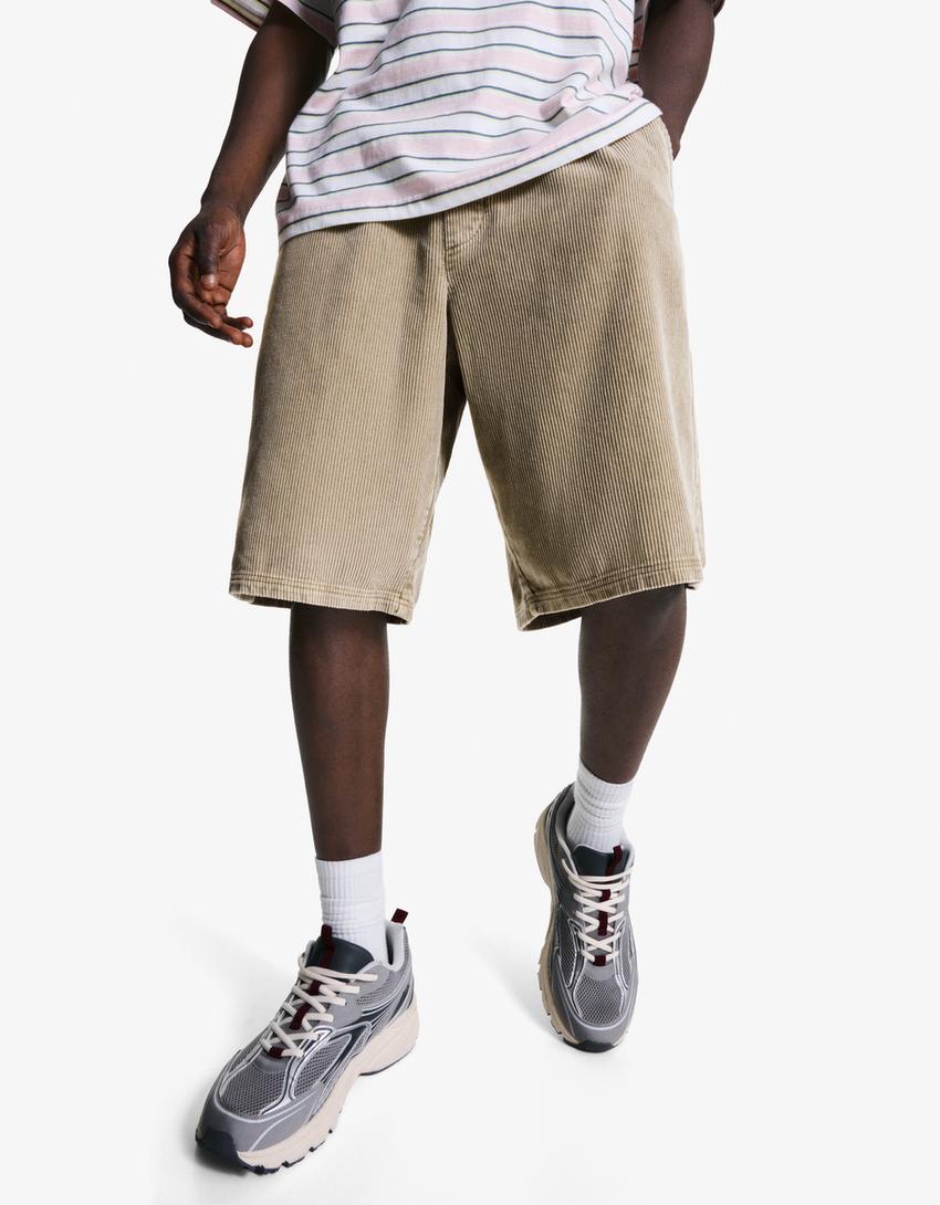 Bermuda jogger fit in velluto a coste-Sabbia