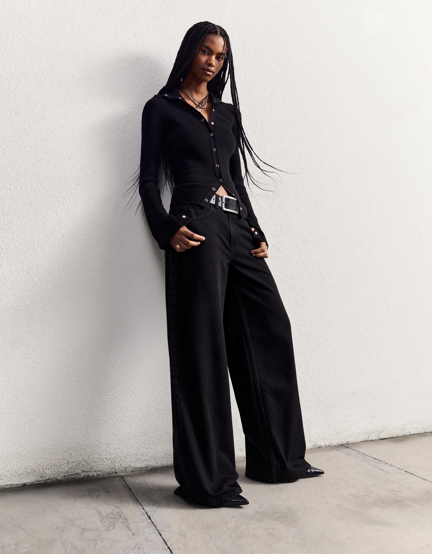Bershka jeansy o kroju wide leg czarny