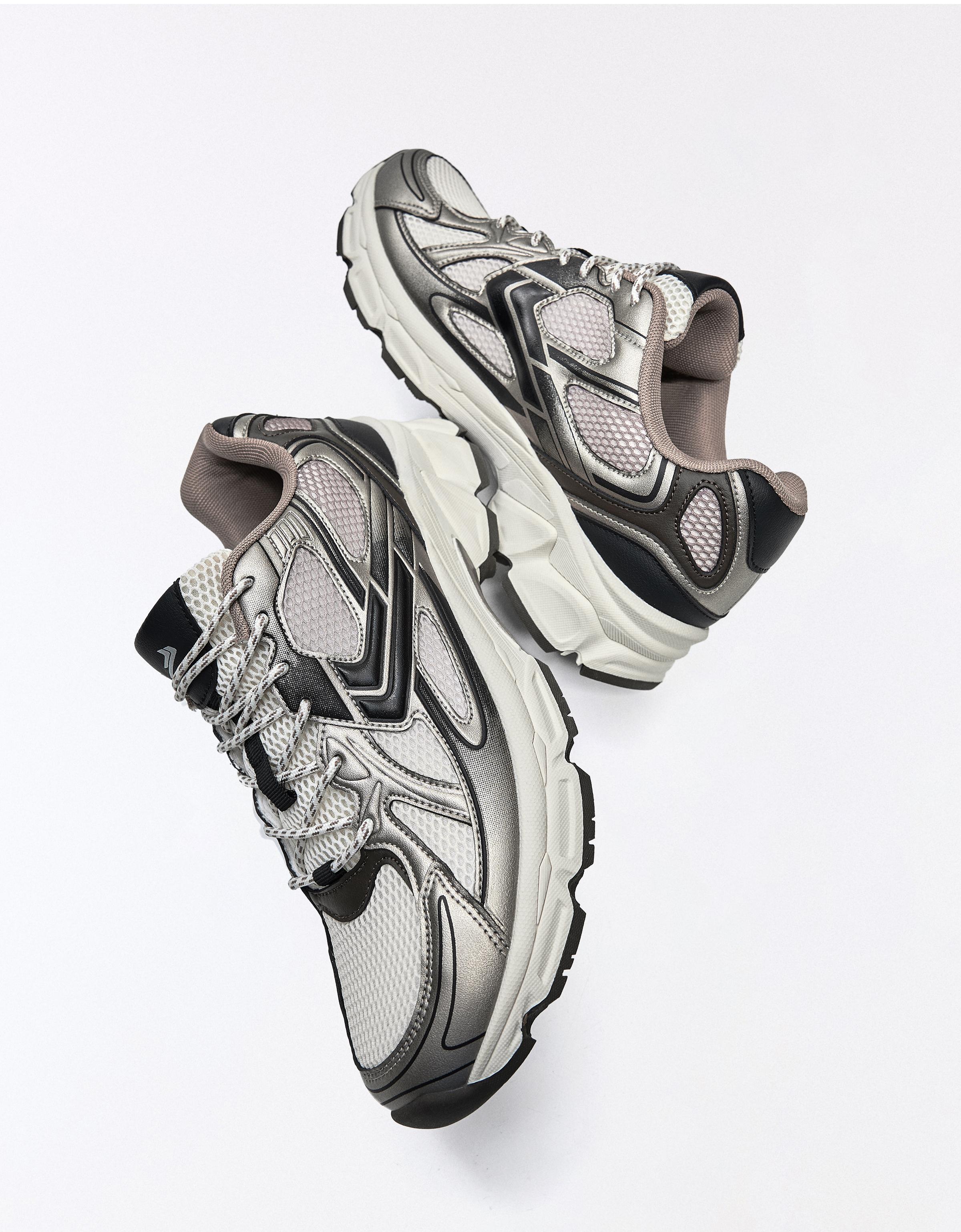 MULTI-PIECE TRAINERS — Brown
