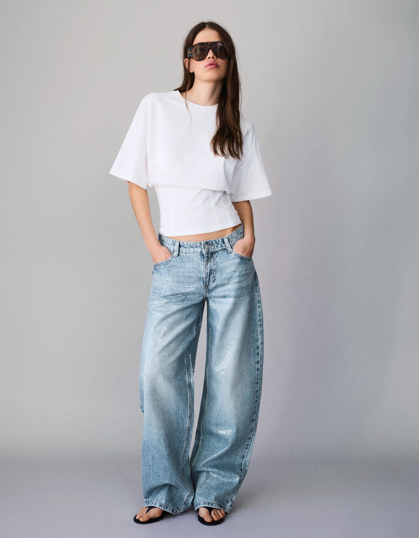 Bershka jeansy o kroju baggy barrel z cekinami wyblakły niebieski