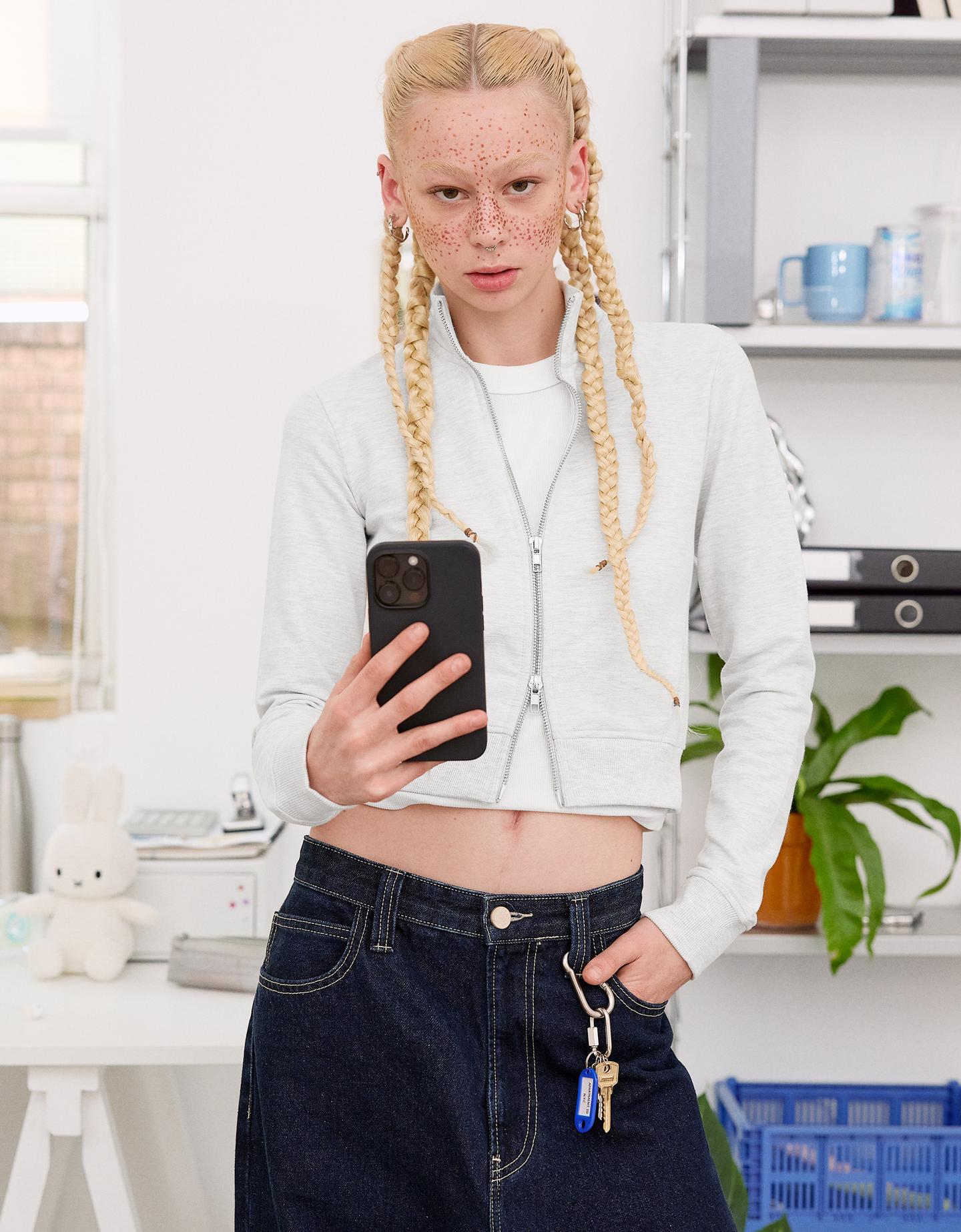 Bershka bluza z wysokim kołnierzem i suwakiem szary