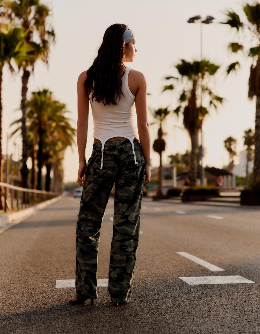 Pantaloni straight fit cargo stampati-Kaki