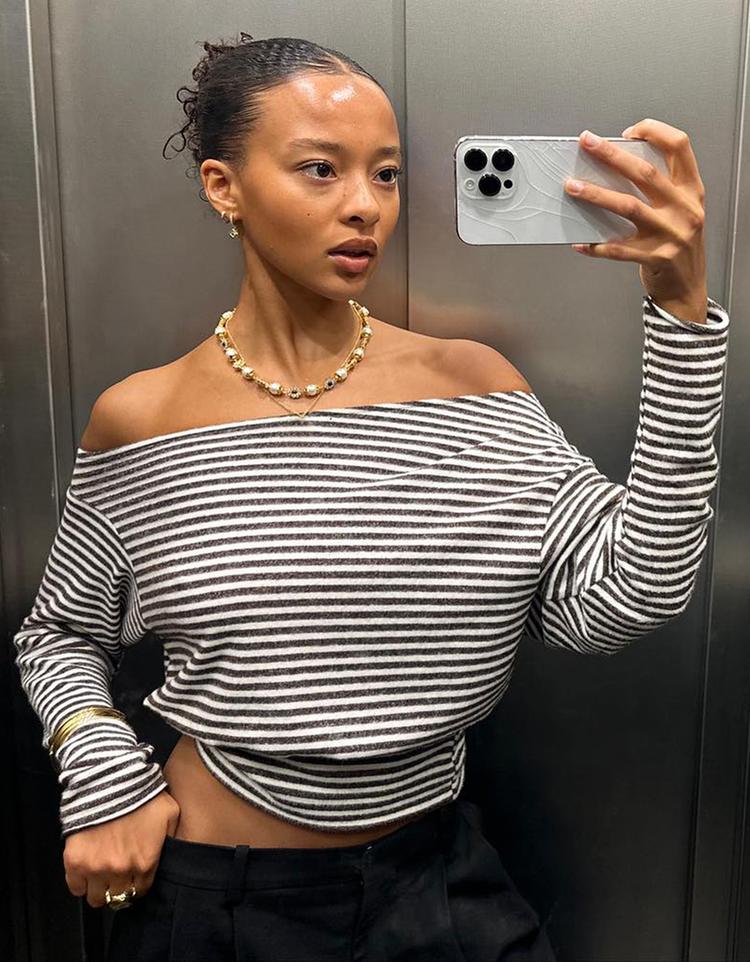 Camisola de malha assimétrica às riscas