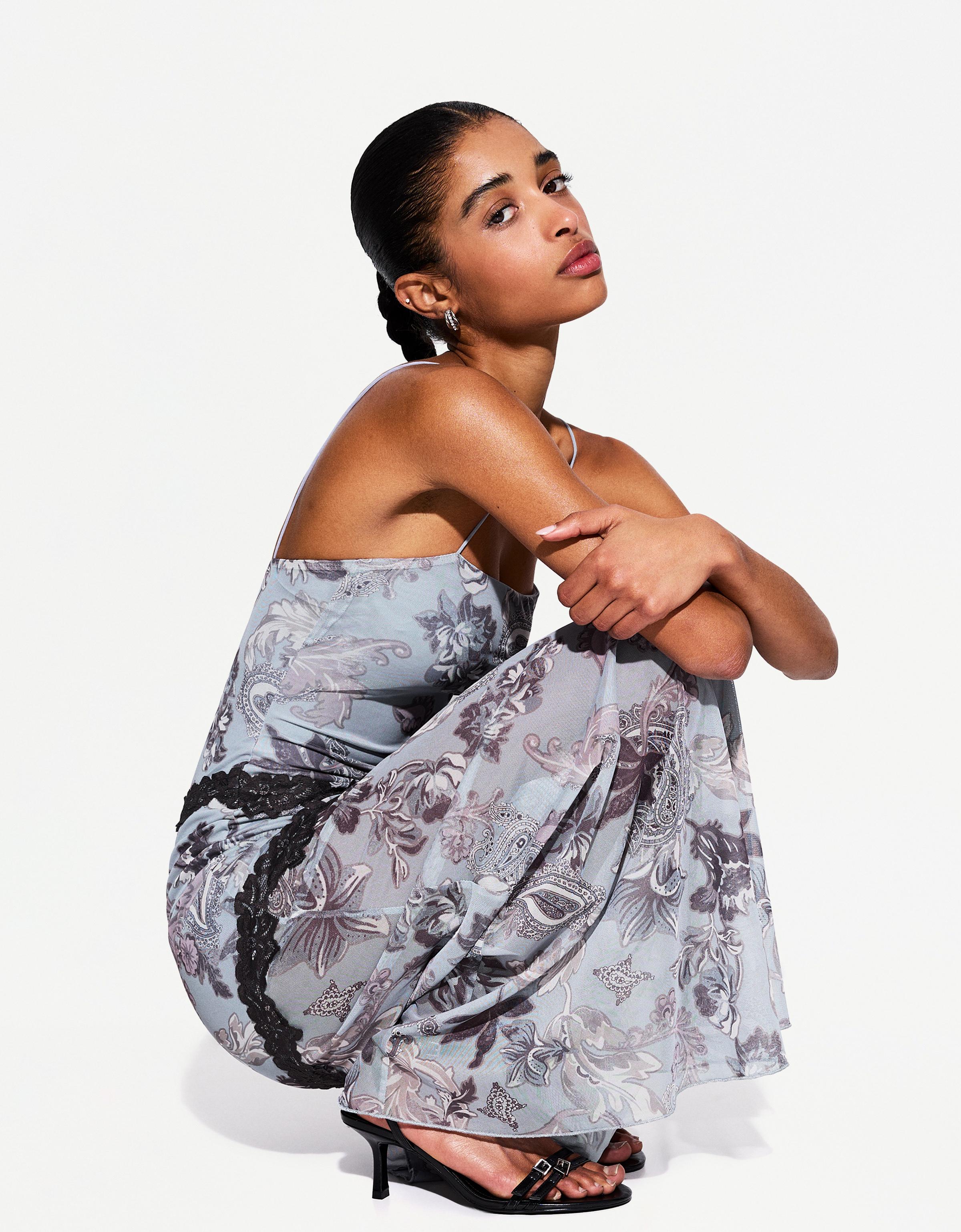 Bershka Midikleid Aus Tüll Mit Spitzenkante Damen L Hellblau
