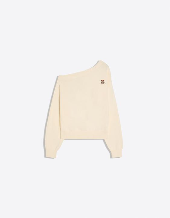Sweter z dekoltem w łódkę i haftowanym misiem
