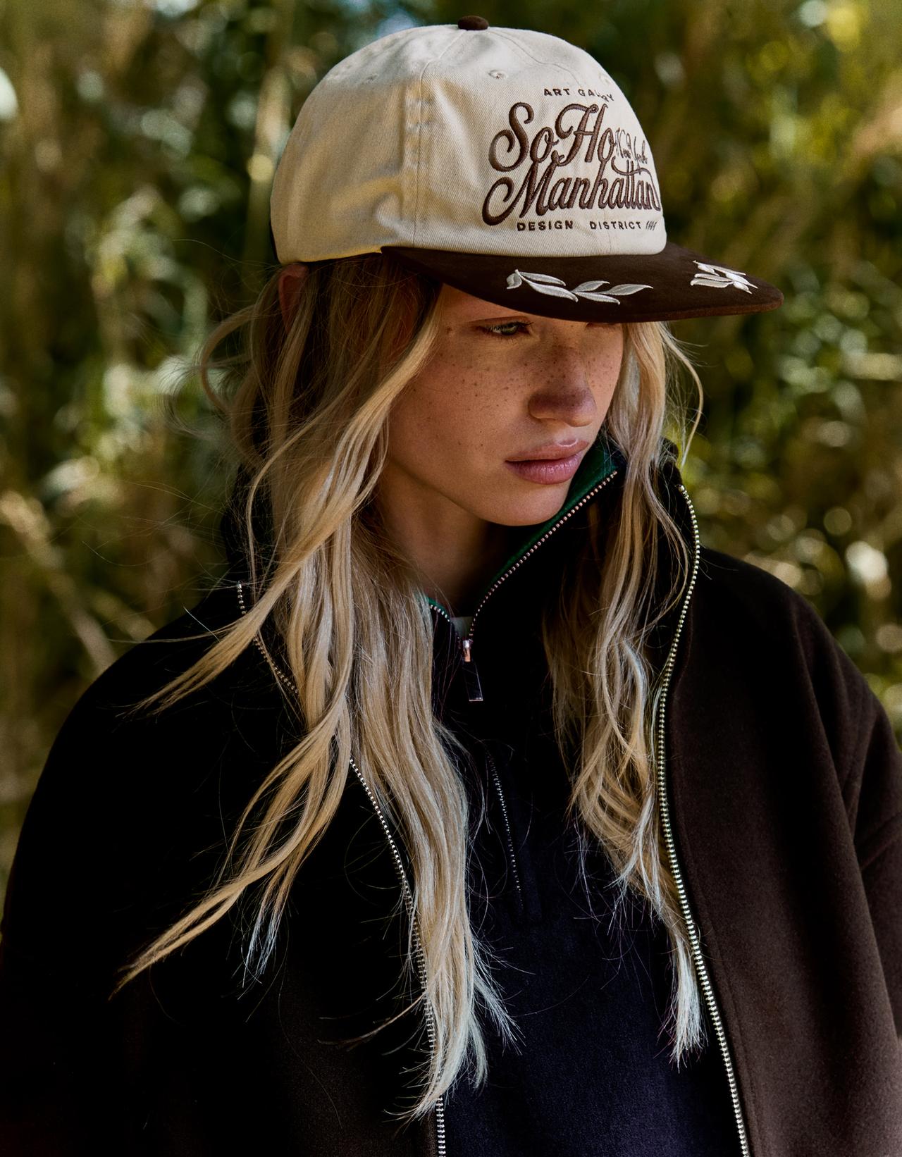 Embroidered cap — Brown