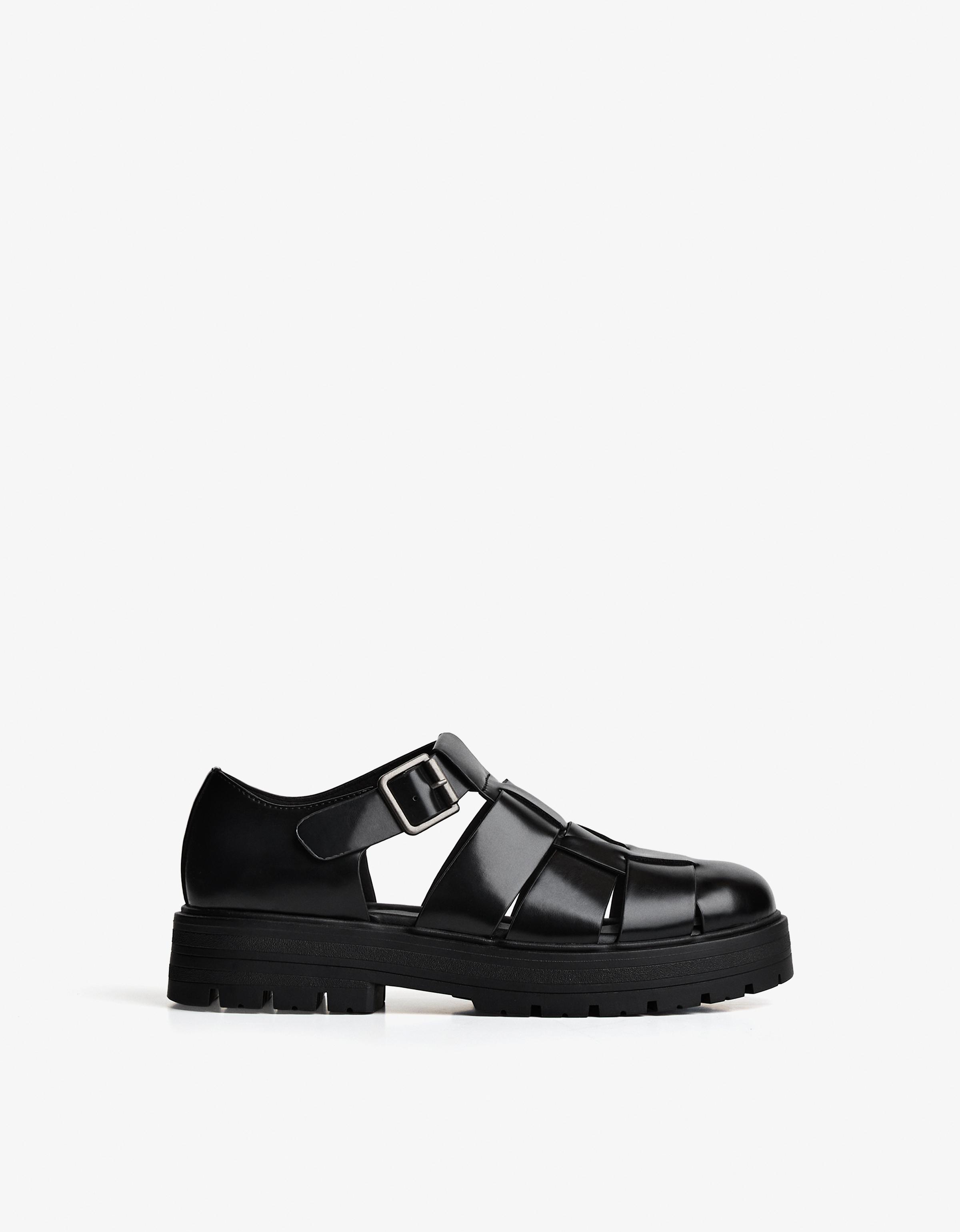 Bershka T-Steg-Schuh Herren 46 Schwarz