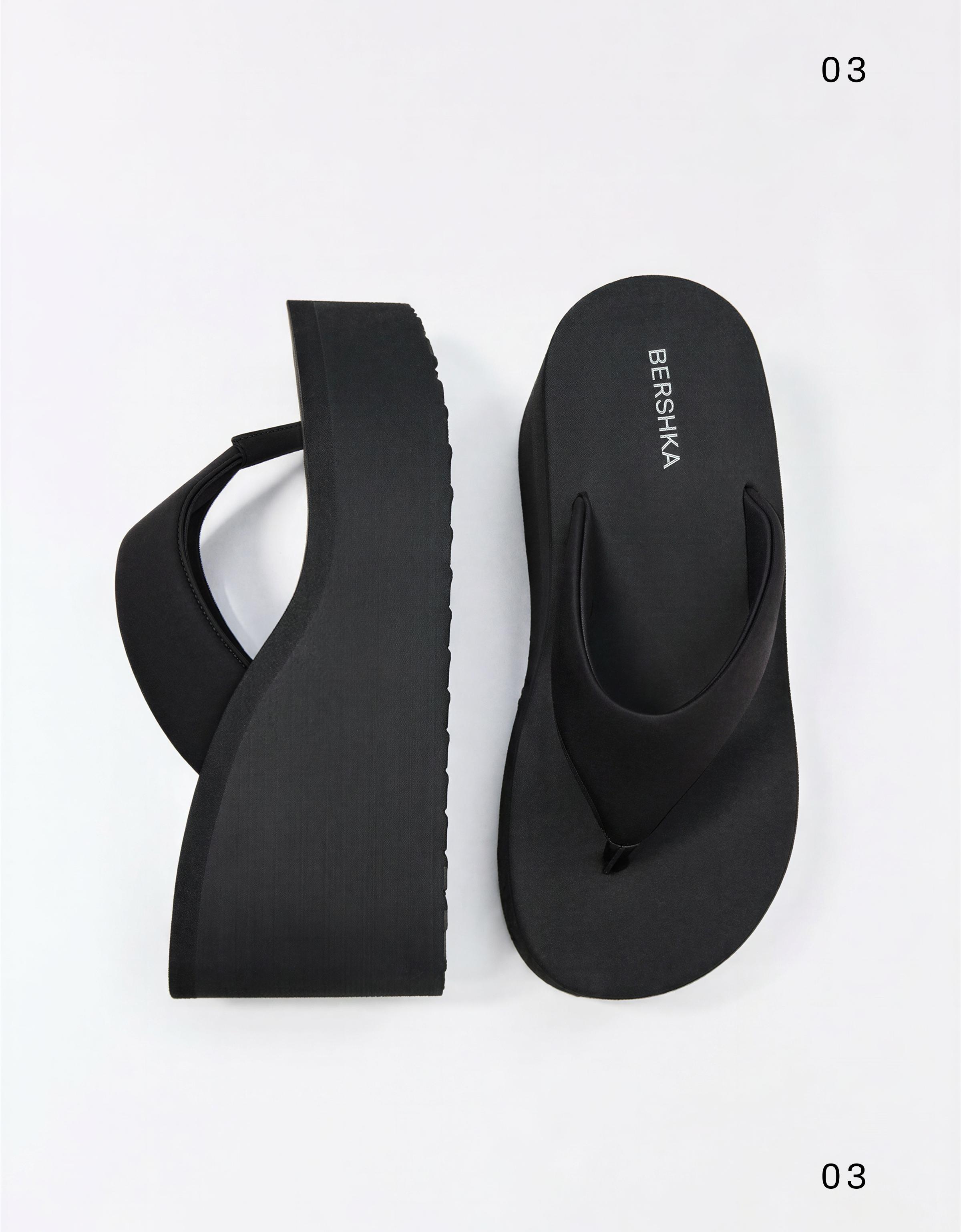 Thong heeled platform sandals — BLACK