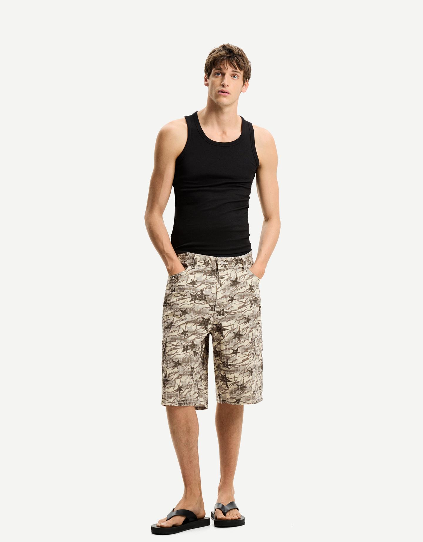 Bershka jeansowe bermudy cargo baggy z nadrukiem kremowy