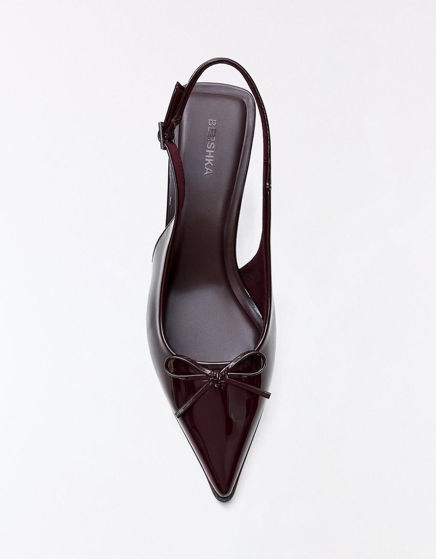 Chaussure à talon kitten heel ouverte à l’arrière-Grenat