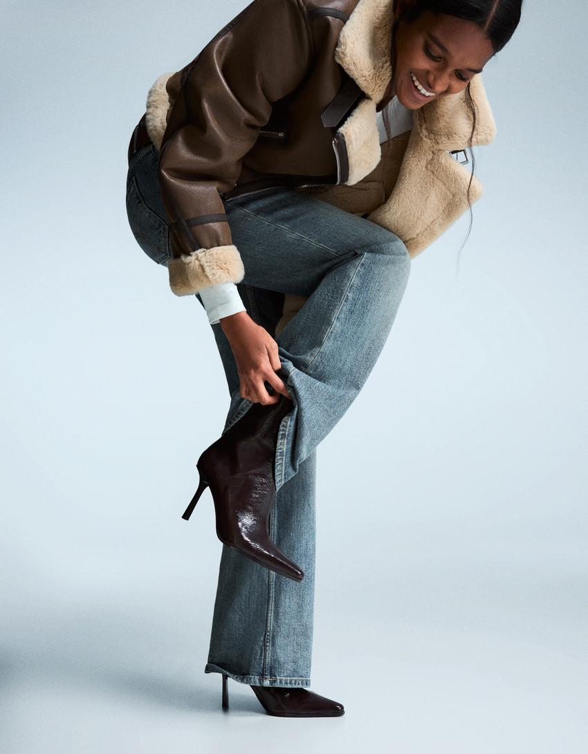 Botín tacón grabado-Granate