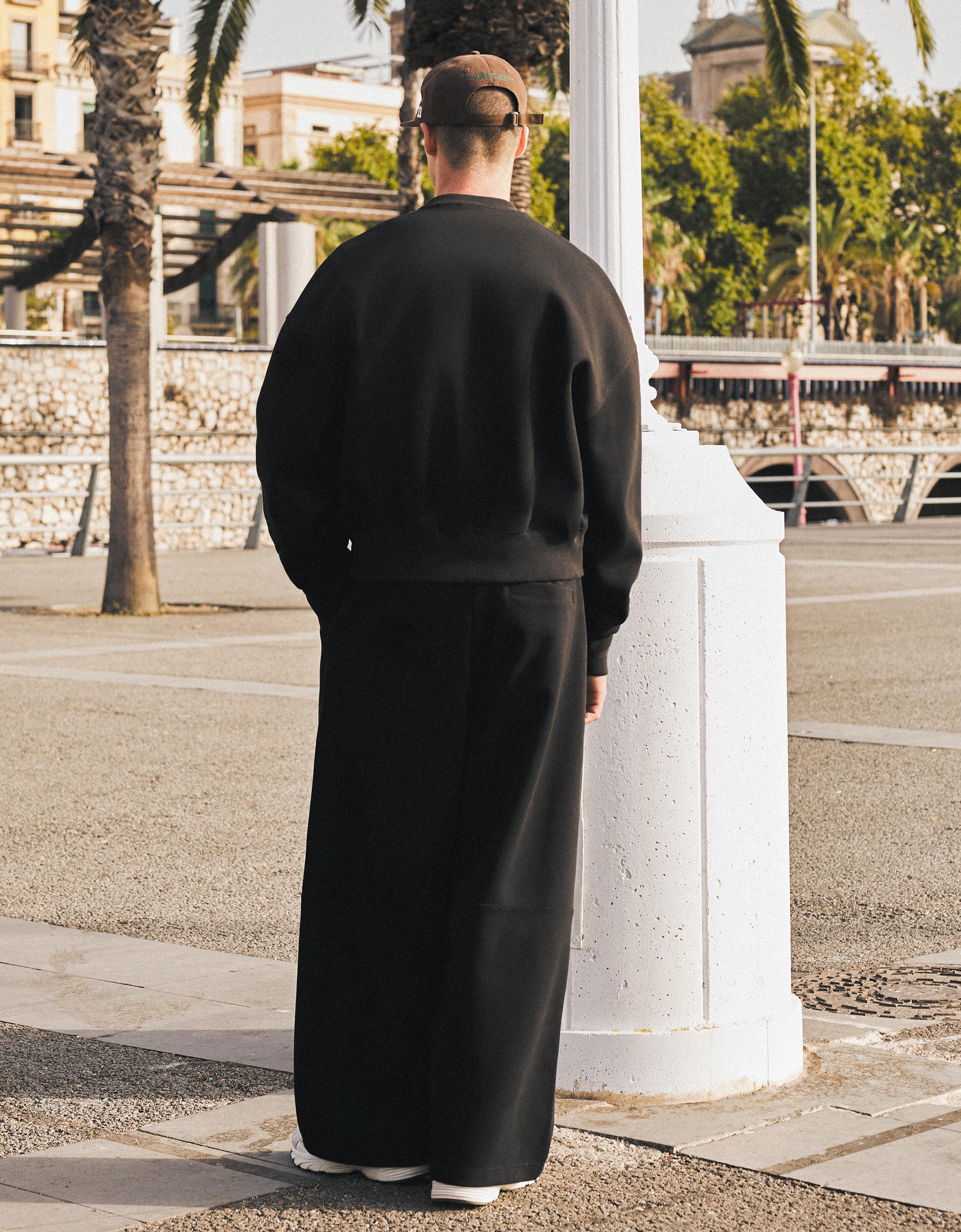 Round neck patch sweatshirt — Black