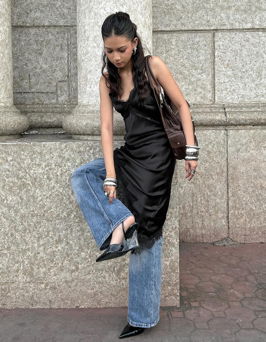 Robe asymétrique satin et dentelle à bretelles-Noir