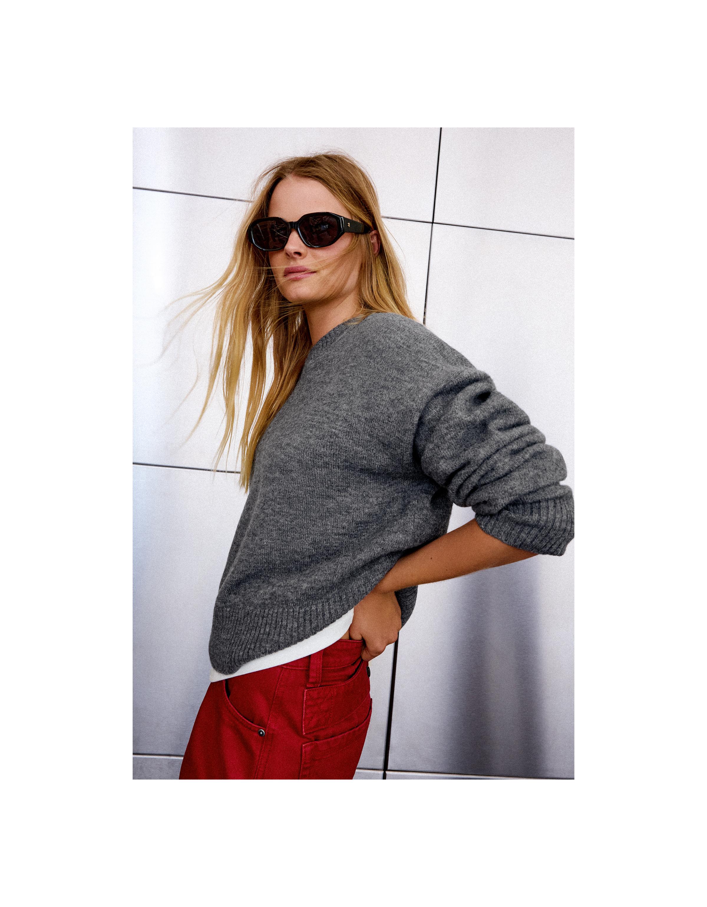 Round neck jumper — Grey