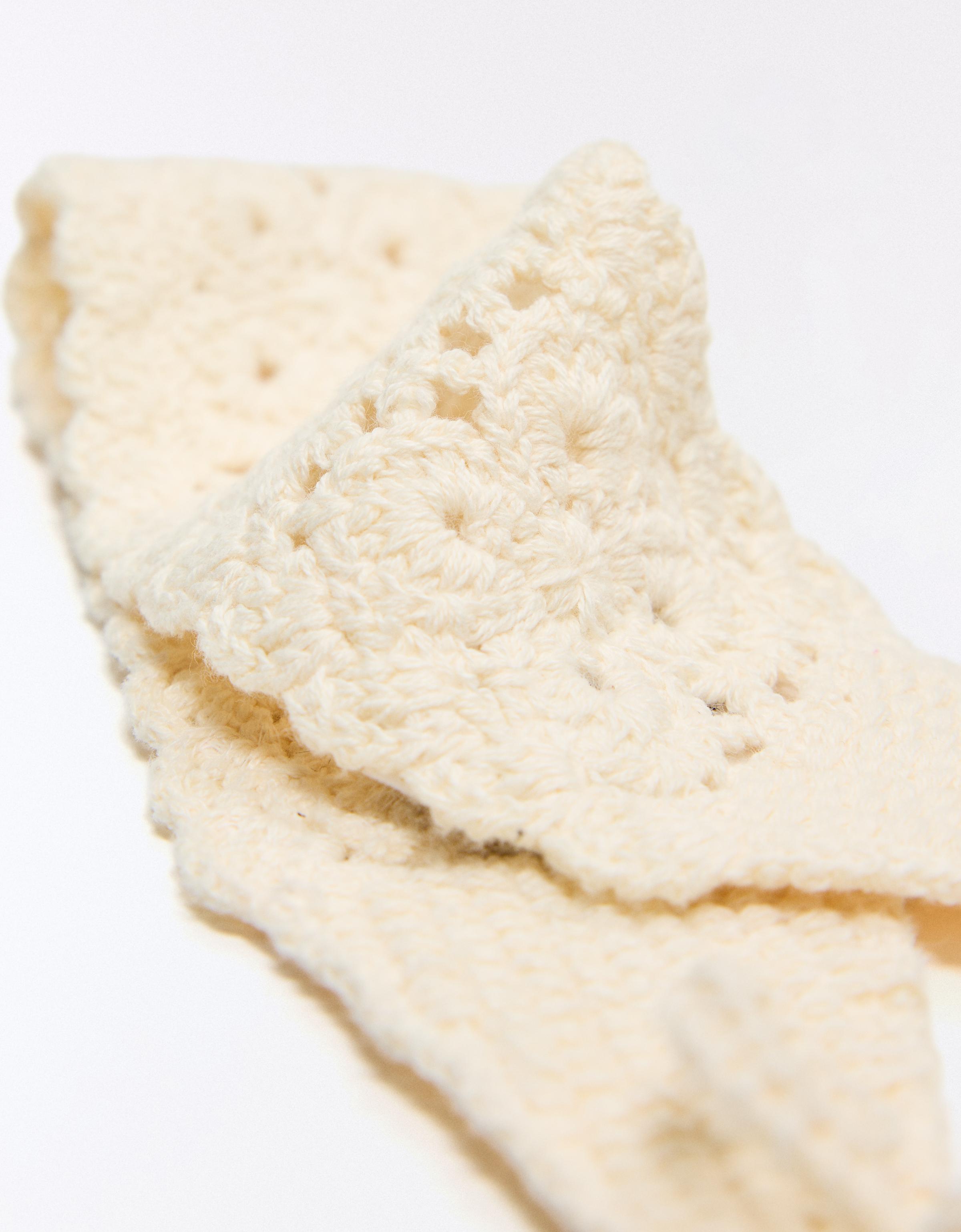 Crochet hairband — Cream