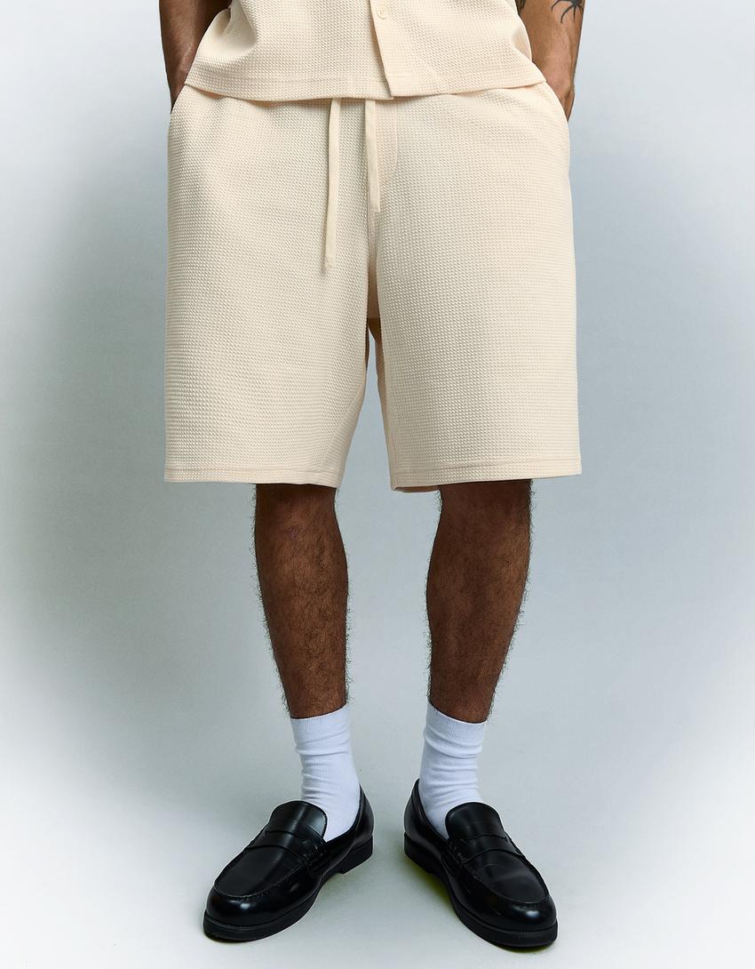 Waffle knit skater Bermuda shorts-Off white