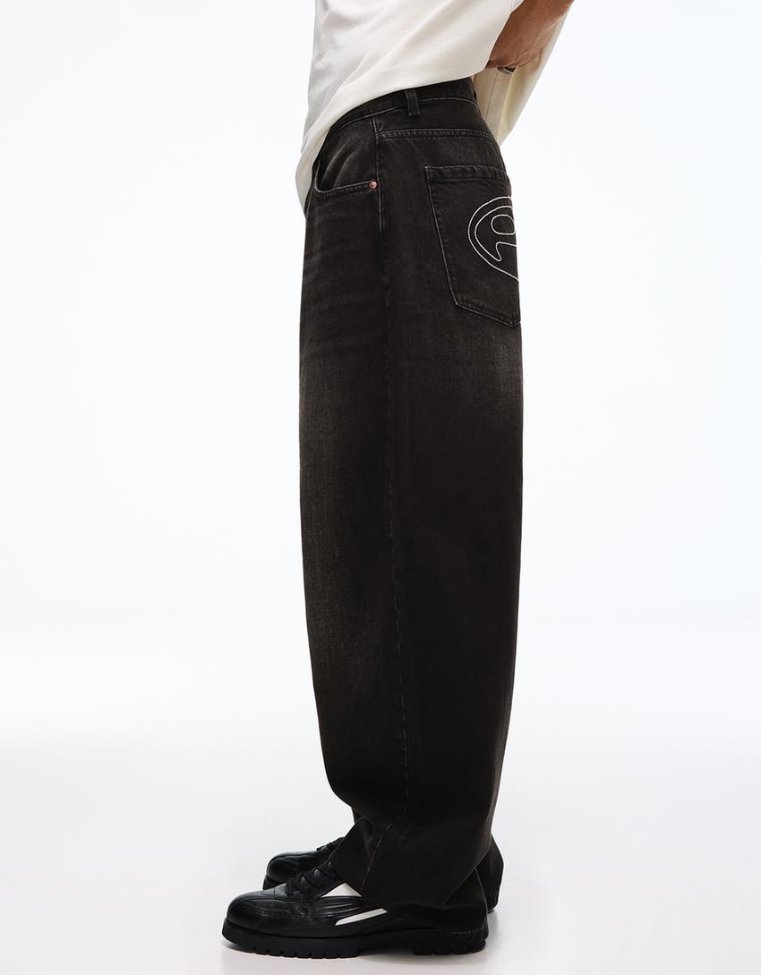 Jeans barrel bordado-Negro