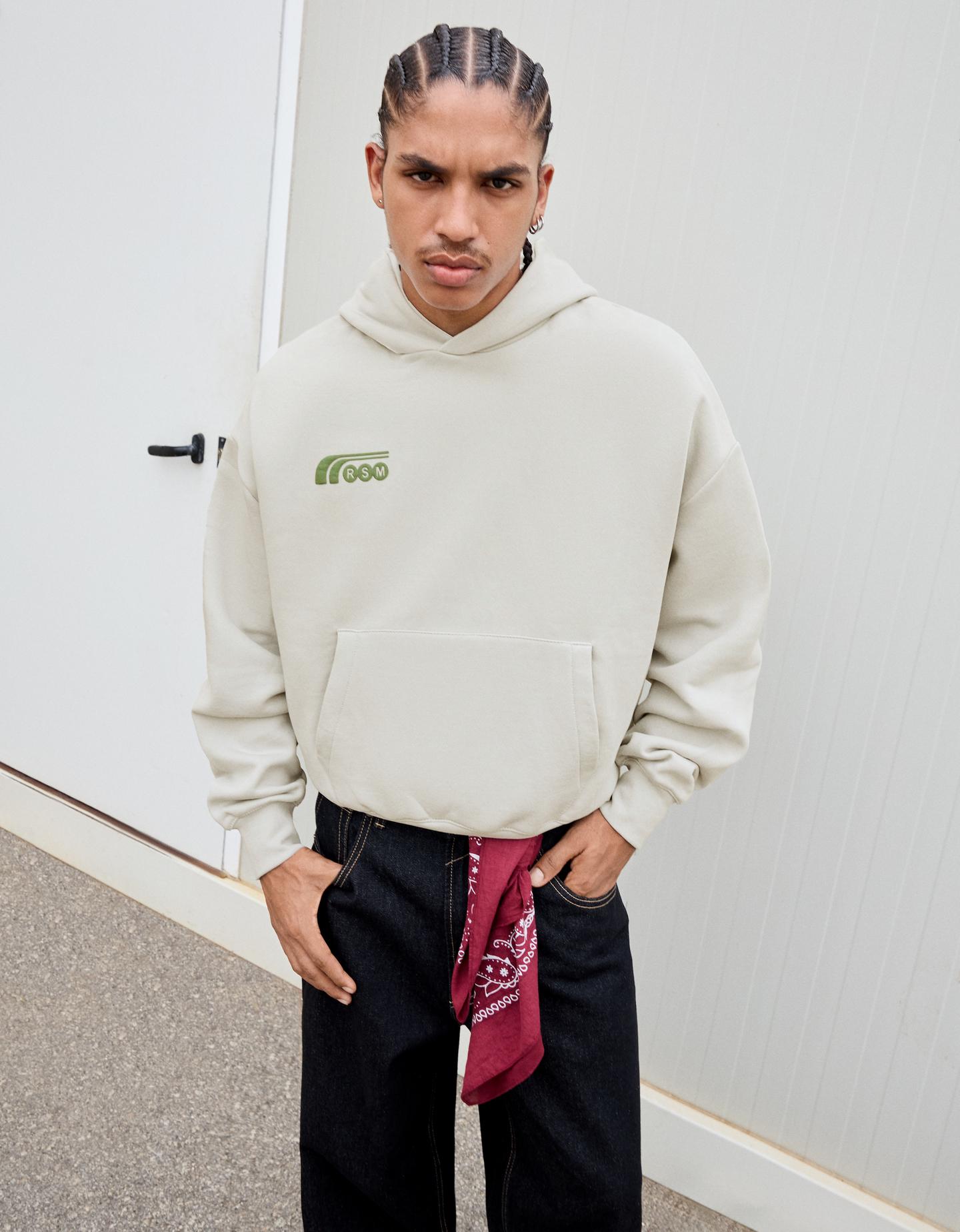 Bershka bluza z kapturem i nadrukiem popielaty