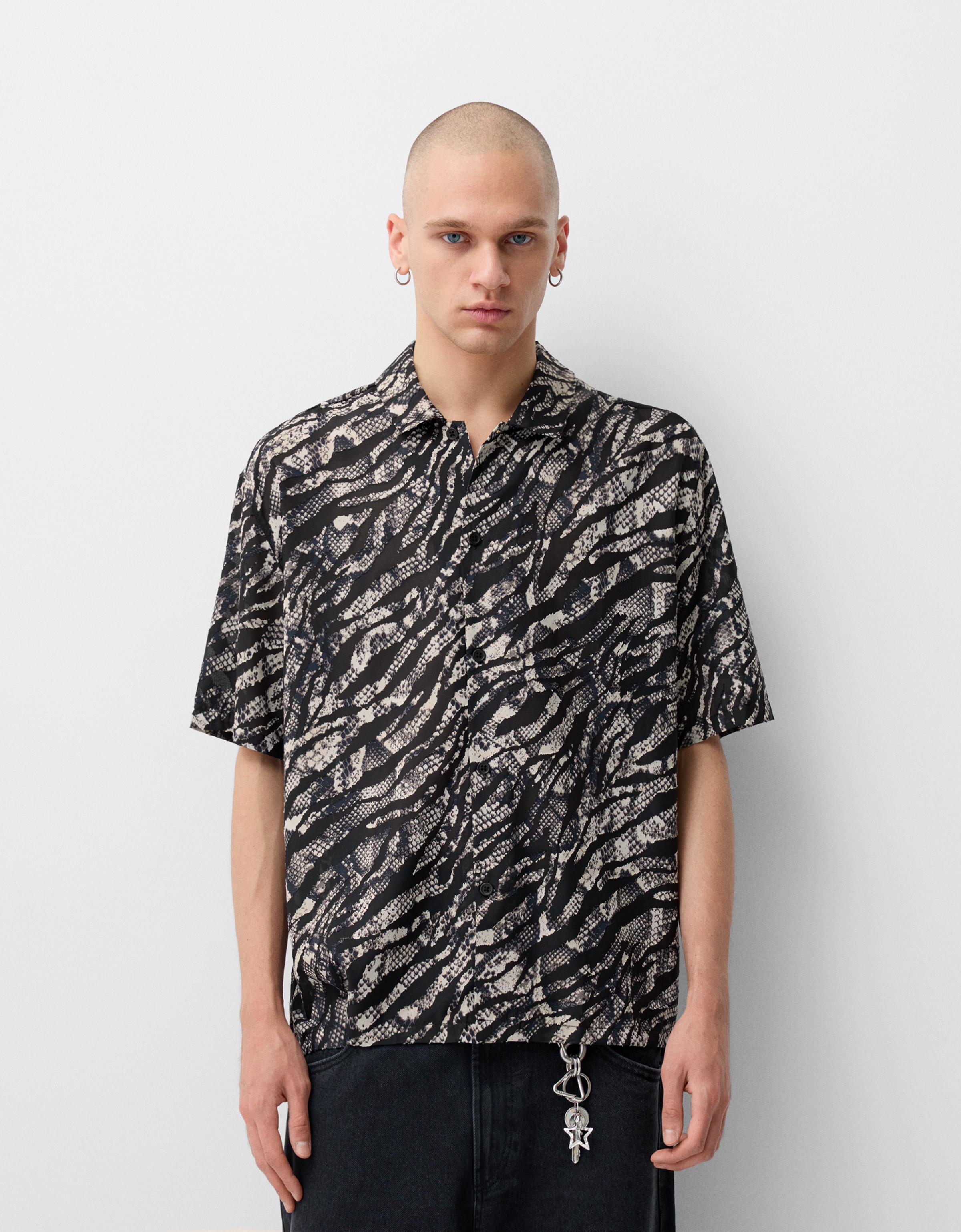 Bershka Hemd Im Relaxed-Fit Mit Kurzen Ärmeln Und Animalprint Herren L Schwarz