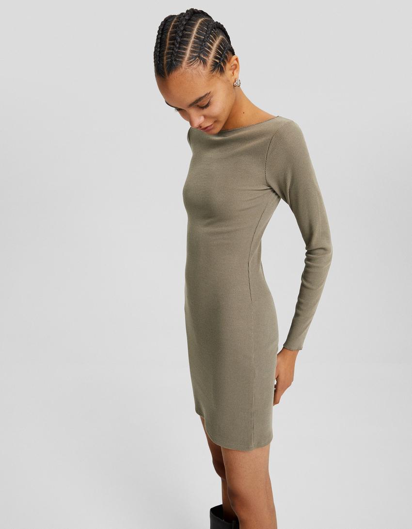 Vestido mini de manga comprida com decote barco em malha com nervuras-Caqui-3
